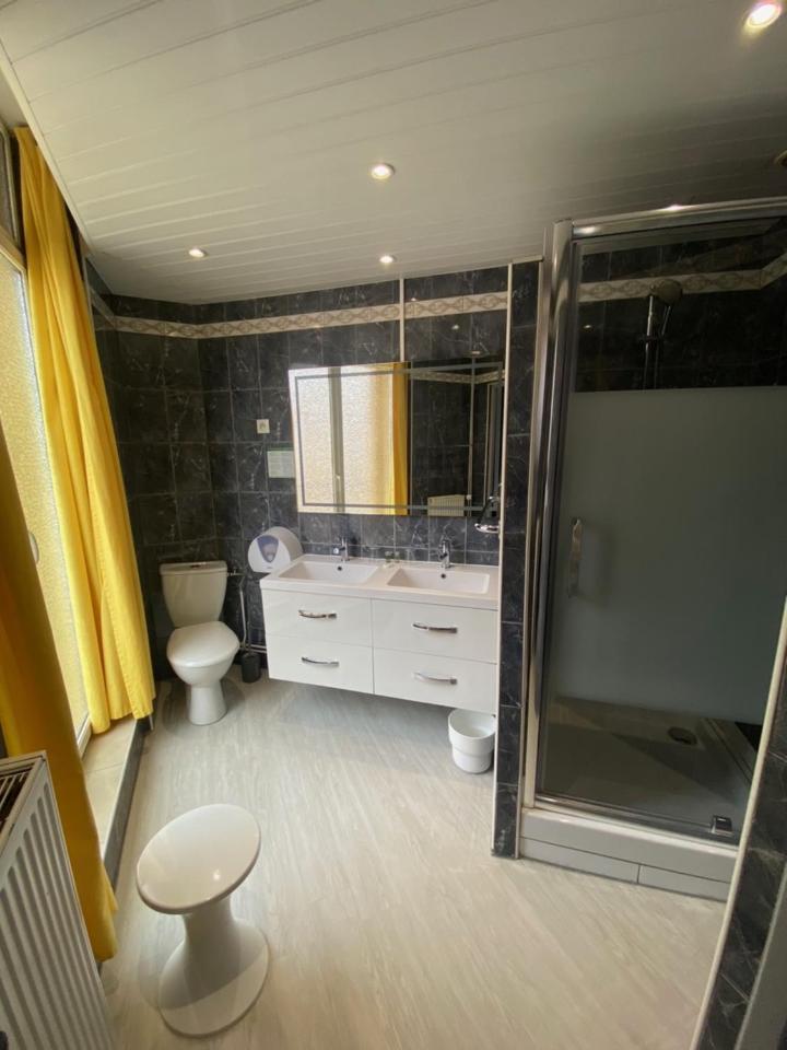 Hotel Le Pelican Charleville-Mezieres Exterior photo