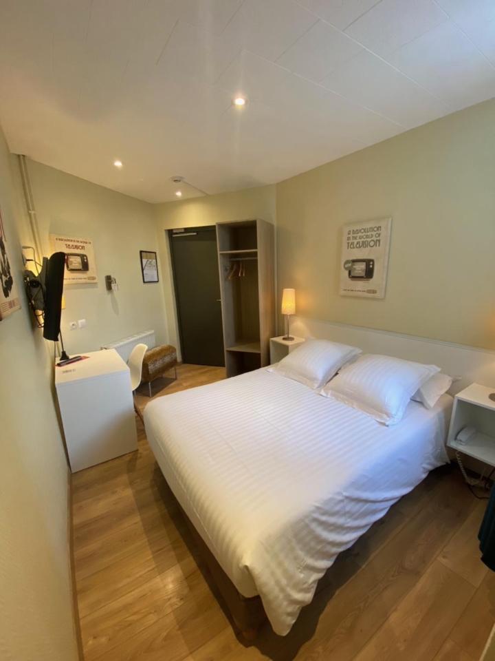 Hotel Le Pelican Charleville-Mezieres Exterior photo